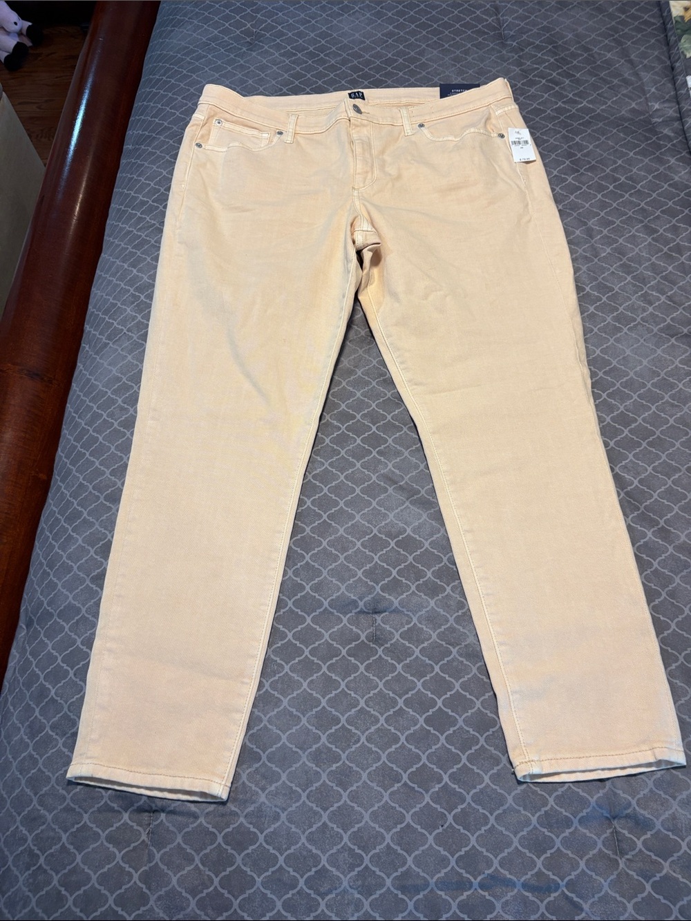 GAP Slim Straight Jeans in Light Beige